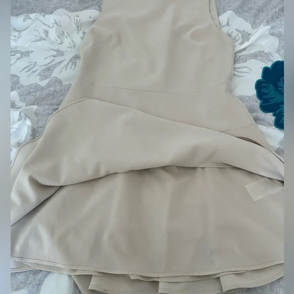 Alice + Olivia Dress Women’s 6 Cream Palmira Tiered Crepe Mini Sleeveless - Picture 7 of 9